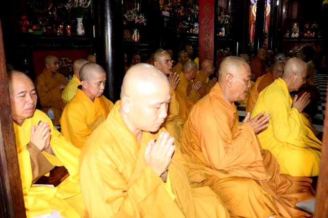 Bình Dương: Buổi thuyết giảng đầu tiên tại đạo tràng an cư kiết hạ.