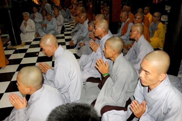 Bình Dương: Buổi thuyết giảng đầu tiên tại đạo tràng an cư kiết hạ.