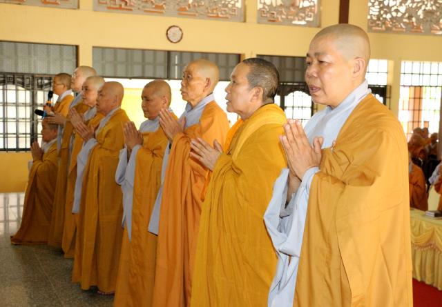 Bình Dương: Buổi thuyết giảng đầu tiên tại đạo tràng an cư kiết hạ.