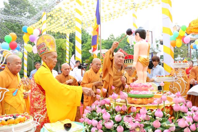 PG Bình Dương: Chào mừng Đại lễ Phật đản PL.2562 – DL.2018