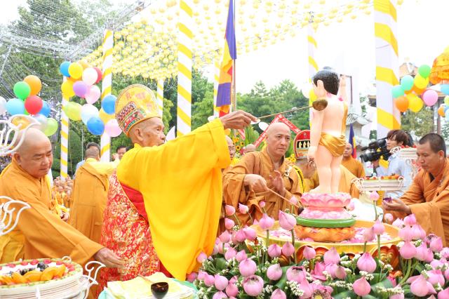 PG Bình Dương: Chào mừng Đại lễ Phật đản PL.2562 – DL.2018