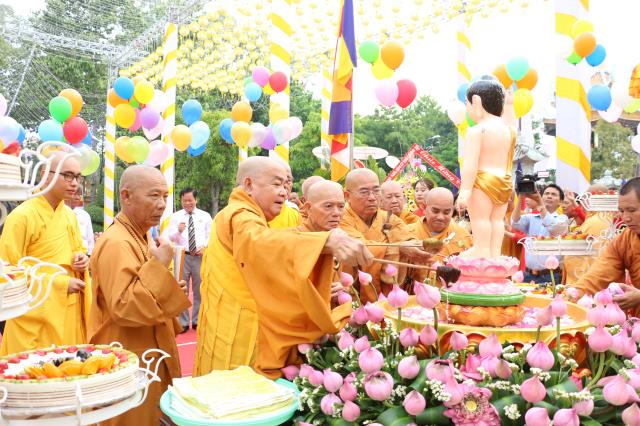 PG Bình Dương: Chào mừng Đại lễ Phật đản PL.2562 – DL.2018