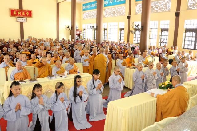 Bình Dương: Buổi thuyết giảng đầu tiên tại đạo tràng an cư kiết hạ.
