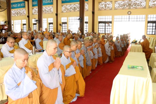 Bình Dương: Buổi thuyết giảng đầu tiên tại đạo tràng an cư kiết hạ.