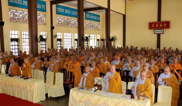 Bình Dương: Buổi thuyết giảng đầu tiên tại đạo tràng an cư kiết hạ.