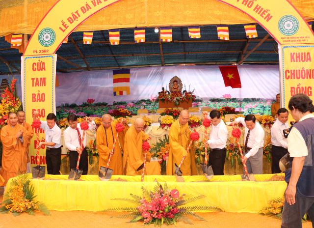 Bình Dương: Đặt đá xây dựng và bổ nhiệm Viện Chủ, Trụ trì chùa Phổ Hiền.