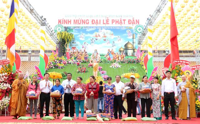PG Bình Dương: Chào mừng Đại lễ Phật đản PL.2562 – DL.2018