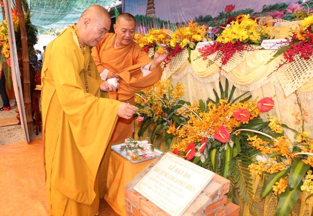 Bình Dương: Đặt đá xây dựng và bổ nhiệm Viện Chủ, Trụ trì chùa Phổ Hiền.