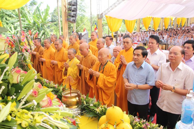 Thái Bình: Chùa Phúc Minh tổ chức Phật đản, thượng lương Chính điện