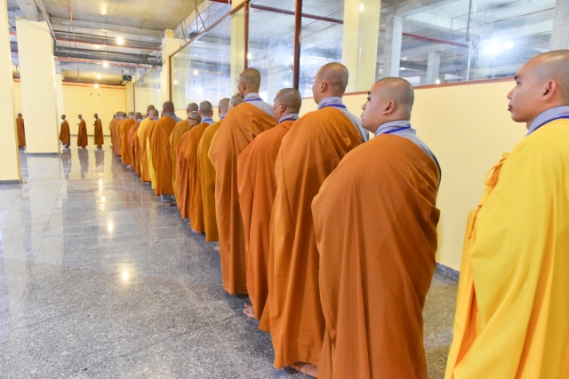 Chùm ảnh: Nghi thức Quá đường – kinh hành tại giới trường Việt Nam Quốc Tự