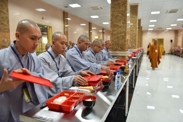 Chùm ảnh: Nghi thức Quá đường – kinh hành tại giới trường Việt Nam Quốc Tự
