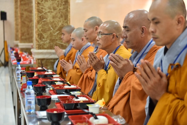 Chùm ảnh: Nghi thức Quá đường – kinh hành tại giới trường Việt Nam Quốc Tự