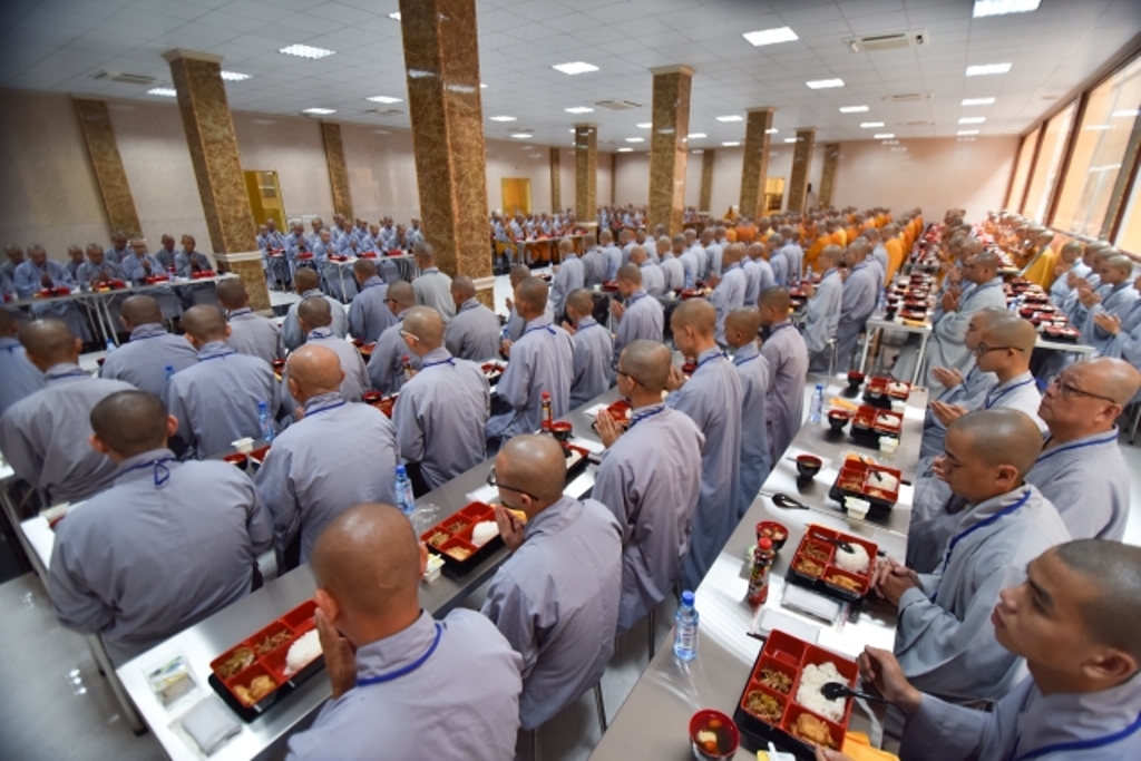 Chùm ảnh: Nghi thức Quá đường – kinh hành tại giới trường Việt Nam Quốc Tự