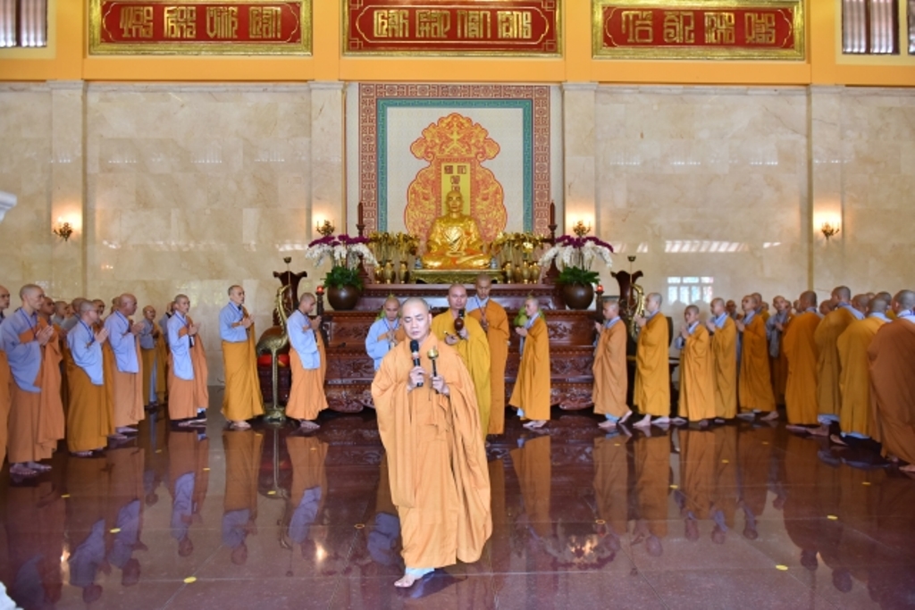 Chùm ảnh: Nghi thức Quá đường – kinh hành tại giới trường Việt Nam Quốc Tự