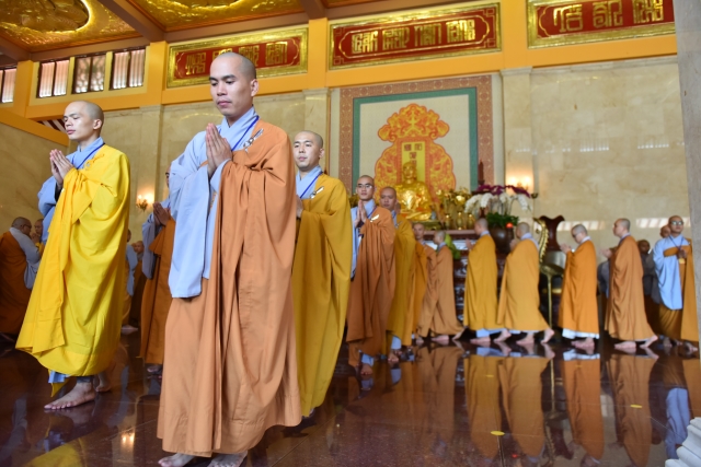 Chùm ảnh: Nghi thức Quá đường – kinh hành tại giới trường Việt Nam Quốc Tự