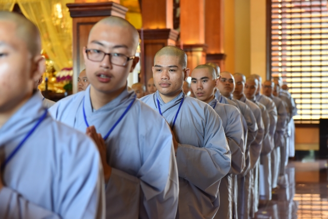Chùm ảnh: Nghi thức Quá đường – kinh hành tại giới trường Việt Nam Quốc Tự