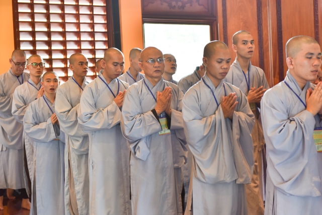 Chùm ảnh: Nghi thức Quá đường – kinh hành tại giới trường Việt Nam Quốc Tự