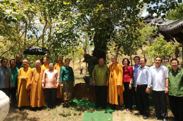 Tổng Bí Thư, Chủ tịch nước Lào thăm và lễ Phật tại chùa Bái Đính