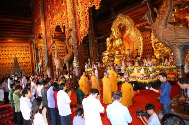 Tổng Bí Thư, Chủ tịch nước Lào thăm và lễ Phật tại chùa Bái Đính