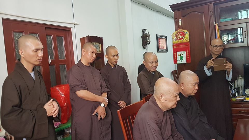 Chư Tăng Chùa Vạn Đức vấn an sức khỏe Hòa Thượng thượng MINH hạ CẢNH.