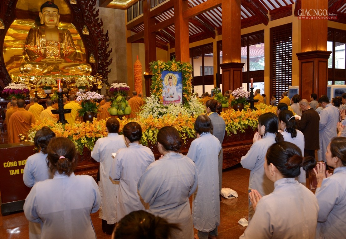 Lễ vía Bồ-tát Quan Âm và Quy y Tam bảo tại Việt Nam Quốc Tự