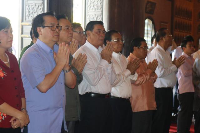 Tổng Bí Thư, Chủ tịch nước Lào thăm và lễ Phật tại chùa Bái Đính