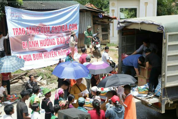 Trường hạ Thanh Hà trao quà cứu trợ đồng bào lũ lụt tại tỉnh Lai Châu