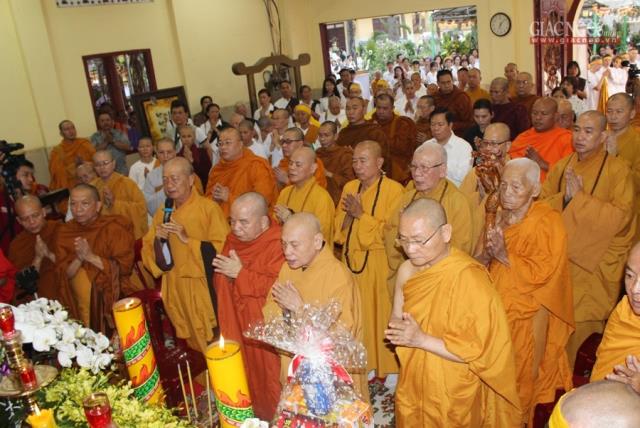 Cung tiễn kim quan TT. Thích Thiện Minh về Vĩnh Long