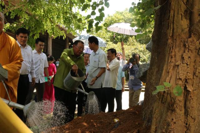 Tổng Bí Thư, Chủ tịch nước Lào thăm và lễ Phật tại chùa Bái Đính