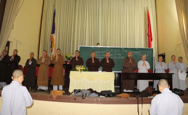 Bình Dương: Tăng Ni sinh Trường Trung Cấp Phật Học khóa IV thi học kỳ II, năm II