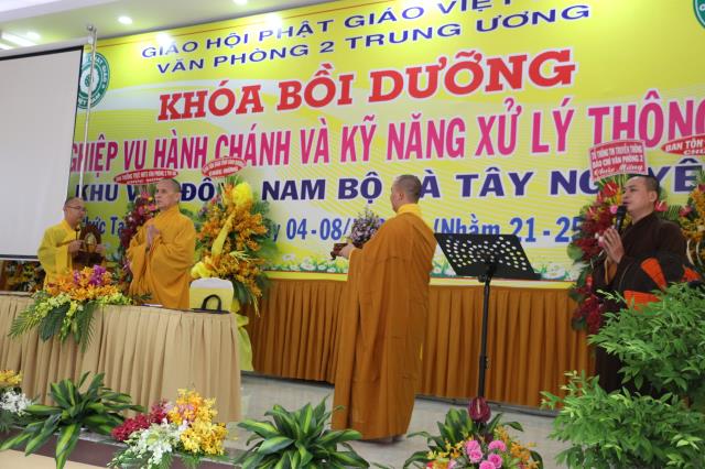 Bình Dương: Buổi Chia Sẻ Về Khái Niệm Một Số Quy Tắc Trong Quản Lý Hành Chánh
