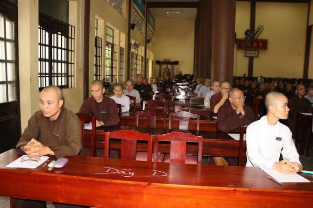 Bình Dương: Tăng Ni sinh Trường Trung Cấp Phật Học khóa IV thi học kỳ II, năm II