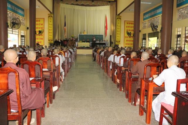 Bình Dương: Tăng Ni sinh Trường Trung Cấp Phật Học khóa IV thi học kỳ II, năm II
