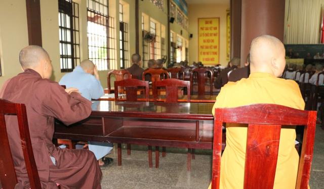 Bình Dương: Tăng Ni sinh Trường Trung Cấp Phật Học khóa IV thi học kỳ II, năm II