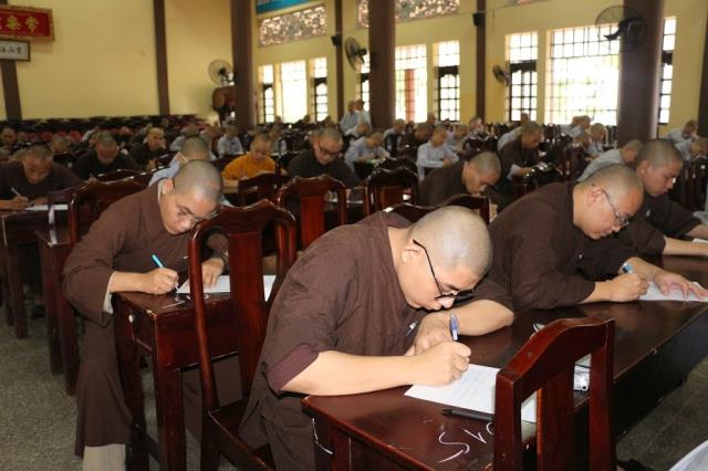 Bình Dương: Tăng Ni sinh Trường Trung Cấp Phật Học khóa IV thi học kỳ II, năm II