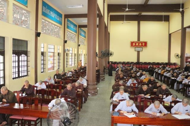 Bình Dương: Tăng Ni sinh Trường Trung Cấp Phật Học khóa IV thi học kỳ II, năm II