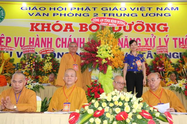BD: Khai mạc khóa bồi dưỡng nghiệp vụ hành chánh và kỹ năng xử lý thông tin
