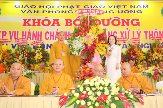 BD: Khai mạc khóa bồi dưỡng nghiệp vụ hành chánh và kỹ năng xử lý thông tin