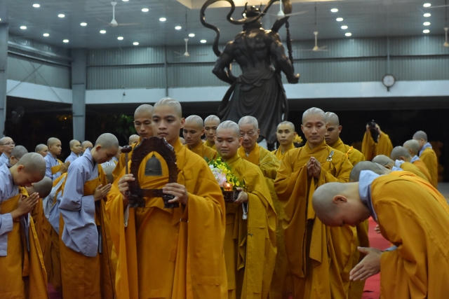 Chùm ảnh: Trang nghiêm thời tụng kinh và ngồi thiên buổi tối tại Học viện PGVN tại TP. HCM