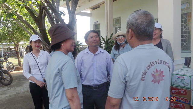 Từ thiện Bước Chân Yêu Thương thị xã Ninh Hòa tặng quà