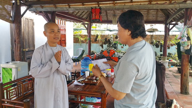 Từ thiện Bước Chân Yêu Thương thị xã Ninh Hòa tặng quà