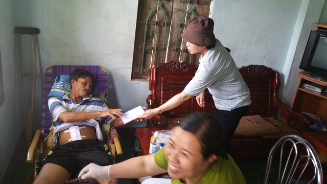 Từ thiện Bước Chân Yêu Thương thị xã Ninh Hòa tặng quà