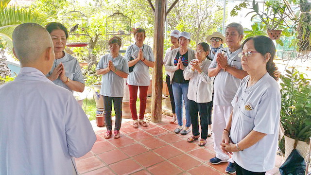 Từ thiện Bước Chân Yêu Thương thị xã Ninh Hòa tặng quà