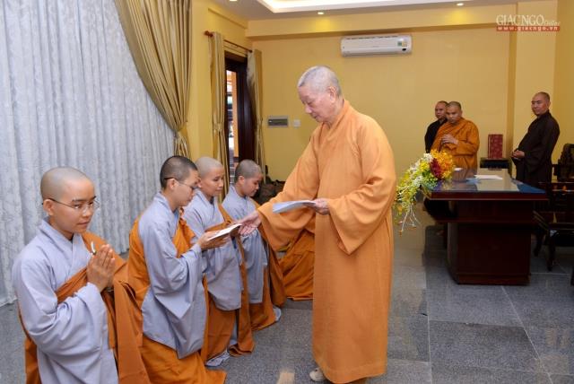 12 cựu Tăng Ni sinh Học viện được học bổng của Ấn Độ