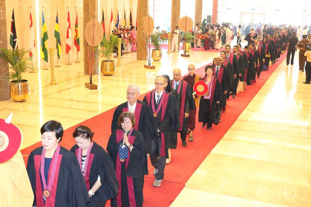 Tăng Ni sinh Việt Nam du học tại Sri Lanka tốt nghiệp các học phần Tiến Sĩ và Thạc Sĩ tại trường Đại Học Kelaniya