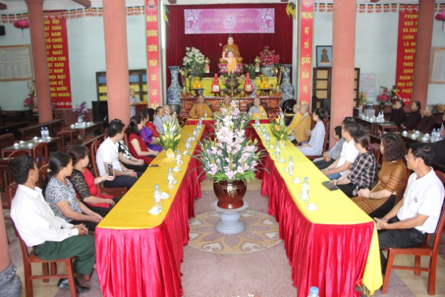 Thái Bình: Hai bạn trẻ làm lễ hằng thuận tại chùaThánh Long
