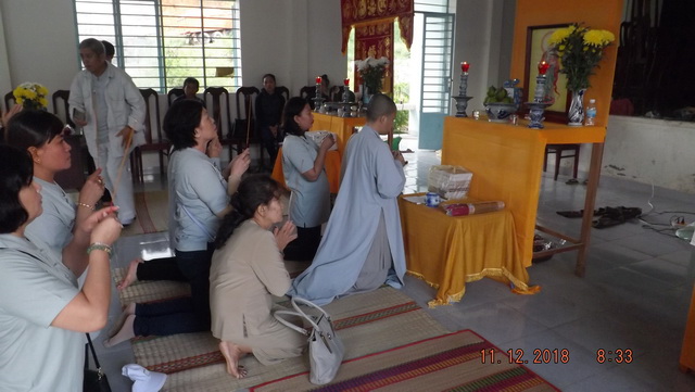 Từ thiện Bước chân yêu thương (Ninh Hòa) tặng quà