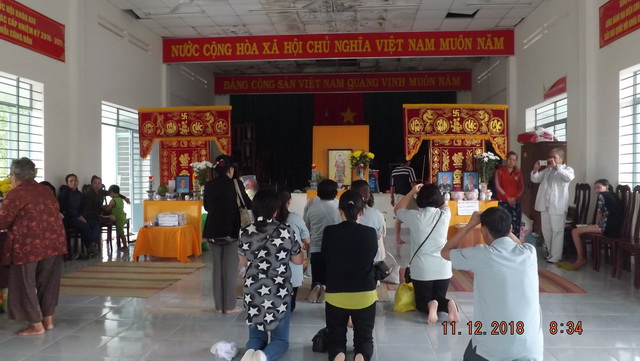Từ thiện Bước chân yêu thương (Ninh Hòa) tặng quà