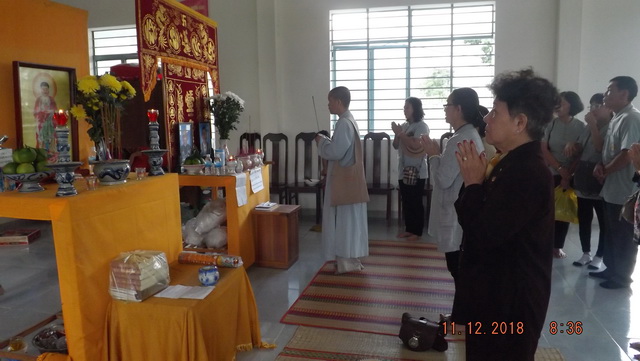 Từ thiện Bước chân yêu thương (Ninh Hòa) tặng quà
