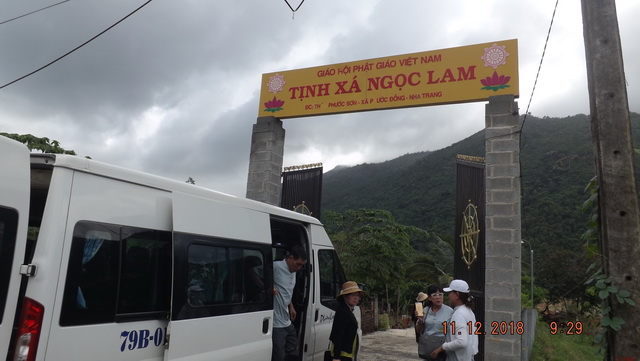Từ thiện Bước chân yêu thương (Ninh Hòa) tặng quà